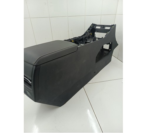 Центральная консоль с подлокотником