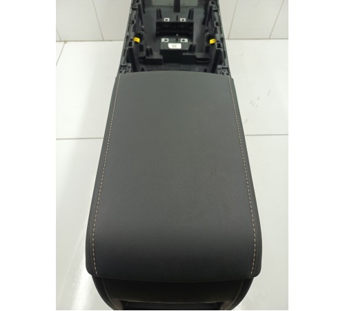 Центральная консоль с подлокотником