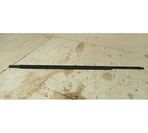 Наружний хромированный молдинг стекла передней левой двери