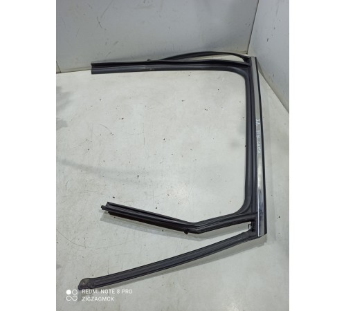 Уплотнитель стекла двери (задний левый)