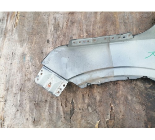 Крыло переднее правое