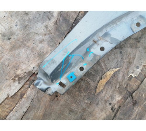 Крыло переднее правое