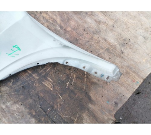 Крыло переднее правое