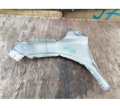 Крыло переднее правое