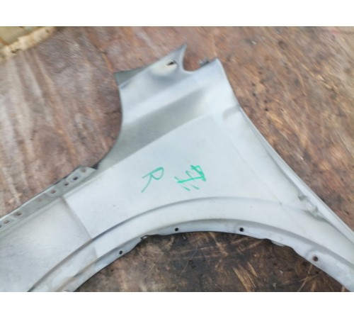 Крыло переднее правое