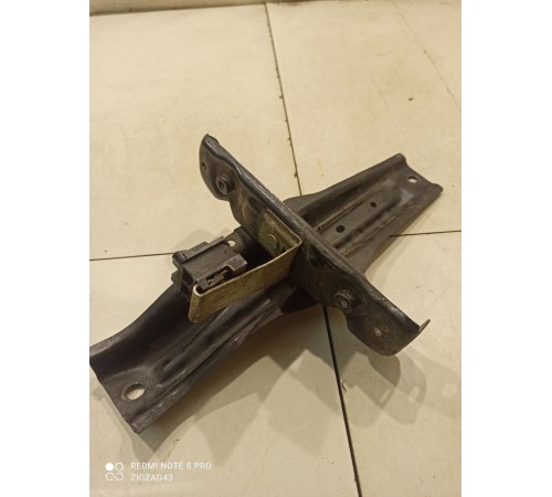 Кронштейн кузова