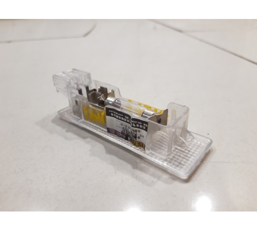 Плафон внутреннего освещения салона