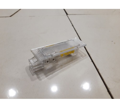 Плафон внутреннего освещения салона