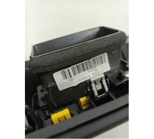 Дефлектор воздушный левый