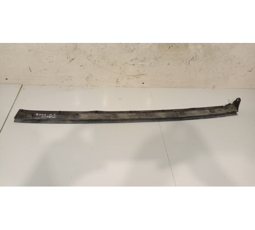 Уплотнитель передней левой двери