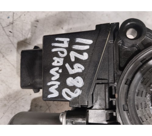 Моторчик стеклоподъемника задний правый