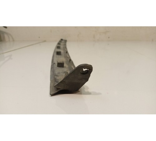 Уплотнитель передней левой двери