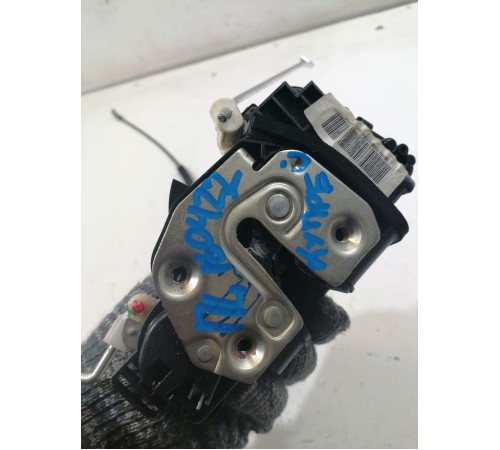  Замок двери передний левый