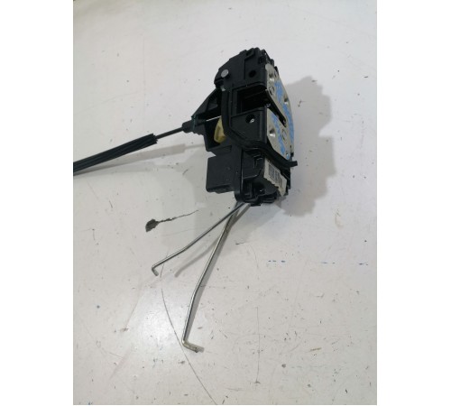  Замок двери передний левый