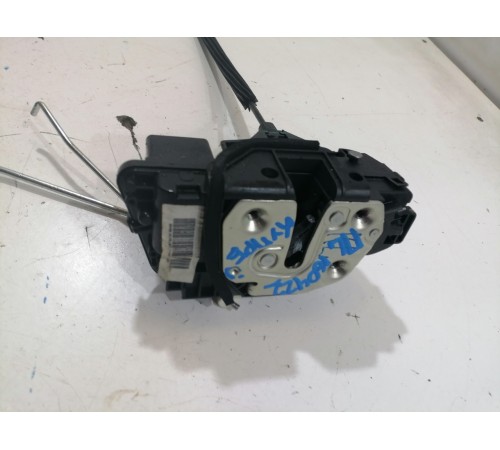  Замок двери передний левый