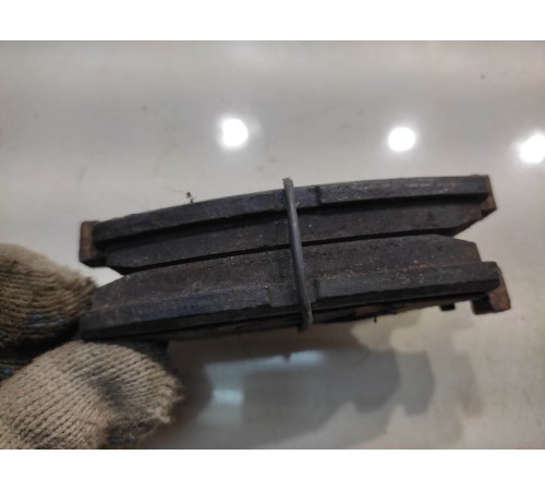 Тормозные колодки (задние, левые)