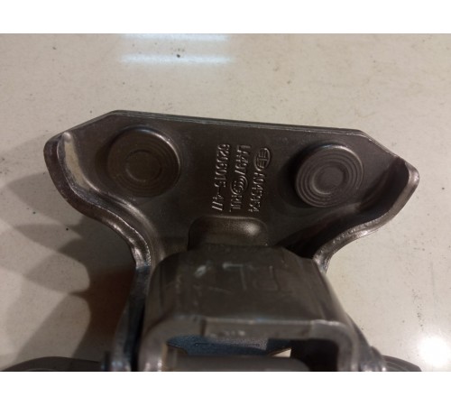 Петля двери(задняя левая верхняя)