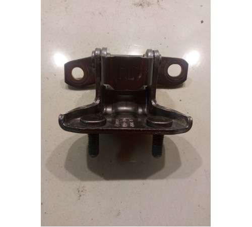 Петля двери(задняя левая верхняя)