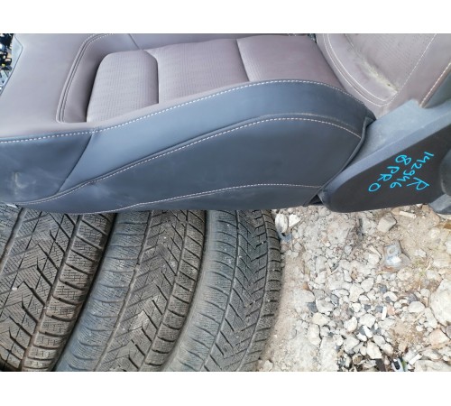 Сиденье переднее правое