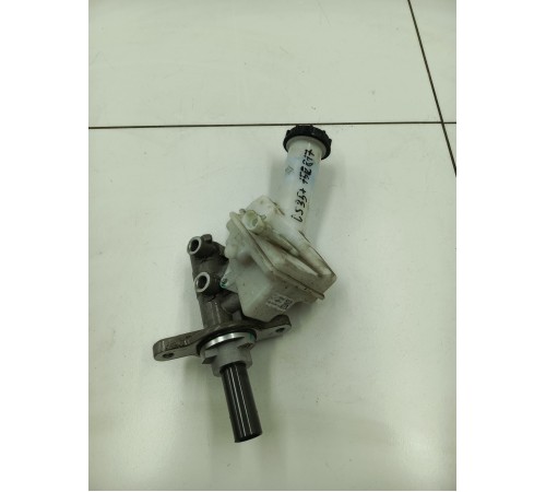 Главный тормозной цилиндр с бачком