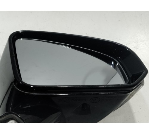 Боковое зеркало заднего вида (правое)