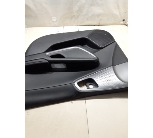 Обшивка двери(передняя правая)