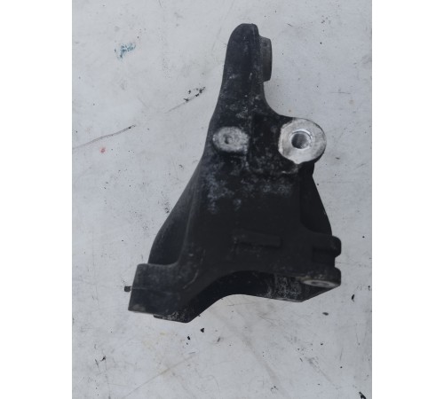 Кронштейн (крепление) двигателя правый