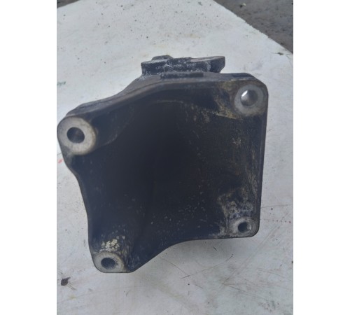 Кронштейн (крепление) двигателя правый