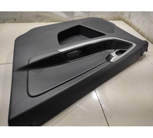 Обшивка двери (передняя, правая)