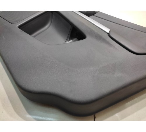 Обшивка двери (передняя, правая)