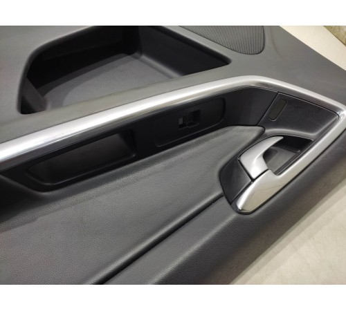 Обшивка двери (передняя, правая)