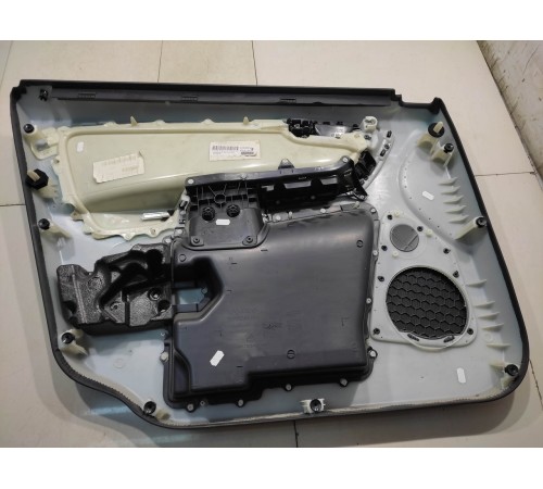 Обшивка двери (передняя, правая)