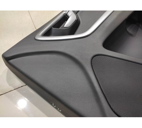 Обшивка двери (передняя, правая)