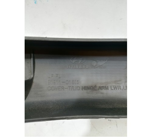 Накладка петли багажника левая