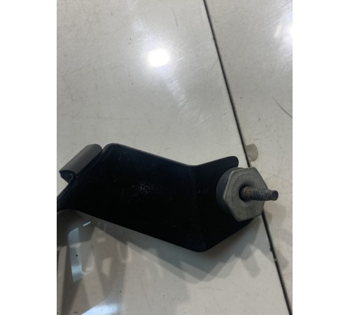 Кронштейн бачка гидроусилителя