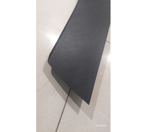 Накладка центральной консоли правая