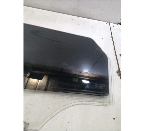 Стекло двери заднее левое