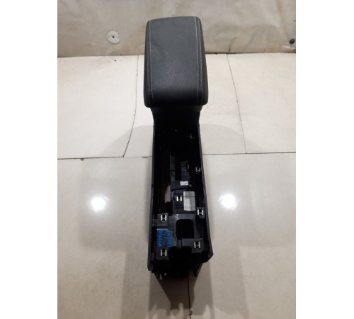 Центральная консоль с подлокотником