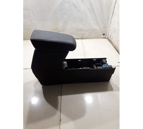 Центральная консоль с подлокотником