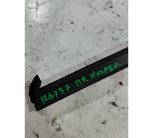 Уплотнитель стекла передний правый внутренний