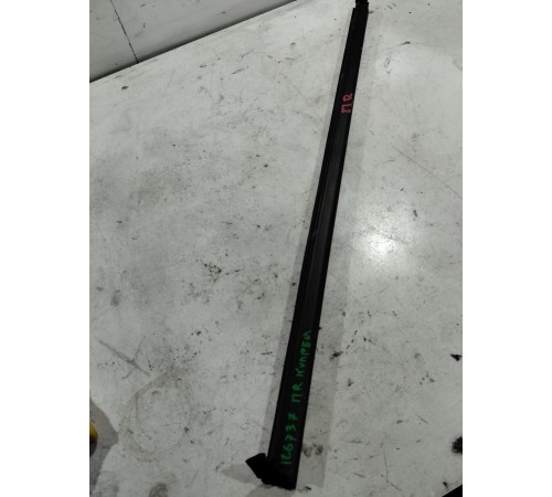 Уплотнитель стекла передний правый внутренний