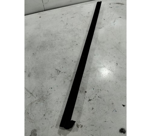 Уплотнитель стекла передний правый внутренний