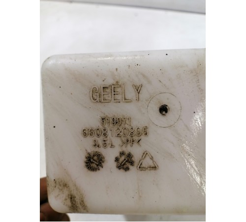 Бачок омывателя лобового стекла