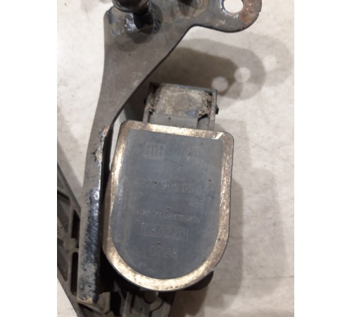 Датчик высоты дорожного просвета задний левый