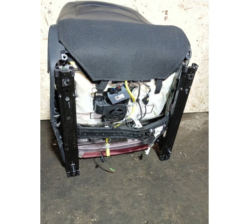 Сиденье переднее левое