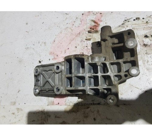 Кронштейн генератора