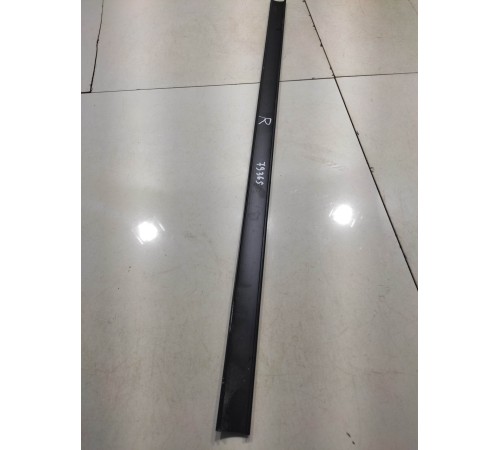 Молдинг порога (передний,правый)