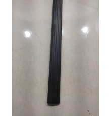 Молдинг порога (передний,правый)