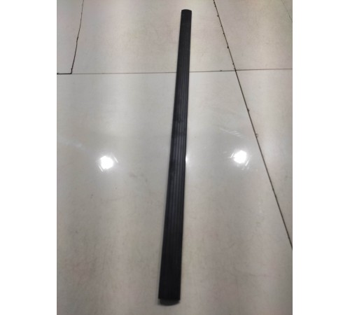 Молдинг порога (передний,правый)