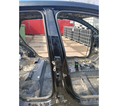 Порог со стойкой правый